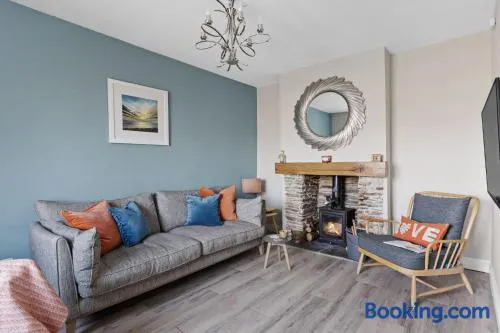 Bumble Cottage, Torcross - Heart of Torcross - Log burner - Ley views - Image 1