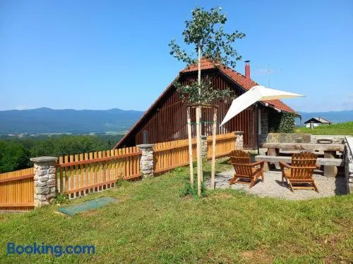 Vineyard Cottage Maleric with Pool Access - Image 1