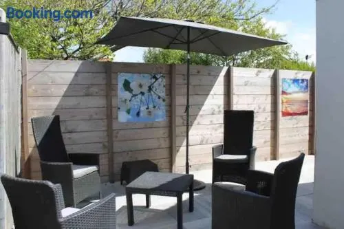 Knus vakantiehuis 100m van het strand (privé tuin) - Image 1