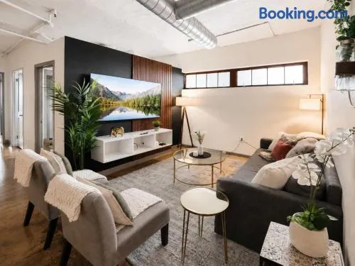 Modern River Market Loft Sleeps 6 Parking WiFi - Image 1