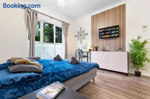 Bright modern Flat near tower bridge - Image 1