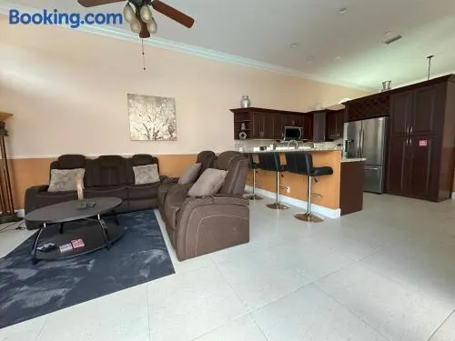 Luxurious 4-Bedroom House with Pool - Image 1