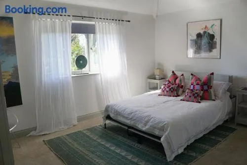 Knowle Grange Guest House - Image 1