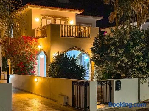Sunny Villa with Hot Tub, Garden and 2 Bedrooms, 5 Minutes to the Beach - Image 1