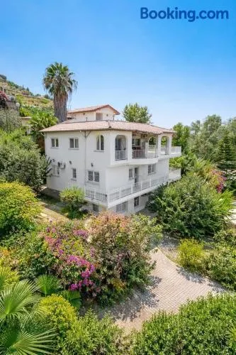 Panoramic Sea & Mountain View Villa in Alanya - Image 1