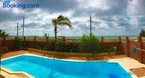 Beach House Opposite Ocean 4 Bed 2 Bathroom with pool - Image 1