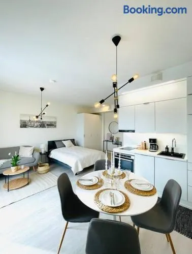Lovely studio with easy access to Helsinki and airport - Image 1