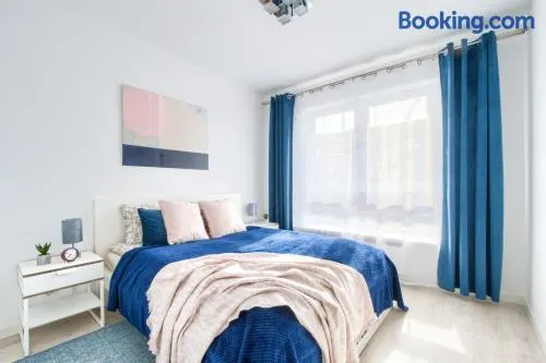 M&R Apartament Airport&Business DeLuxe Cybernetyki 17 - underground garage - free WiFi - Netflix - air conditioning - self check-in, close by Chopin Airport - Image 1