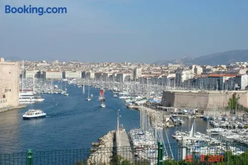 Vieux Port Appartement Maritime de 72m² et balcon - Image 1
