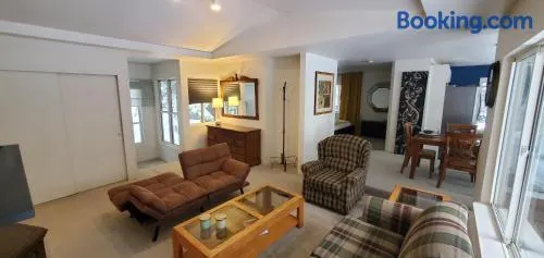 Garden Retreat in West Vancouver - Image 1