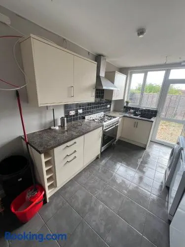 Winchester 5 bedroom near city and motorways - Image 1