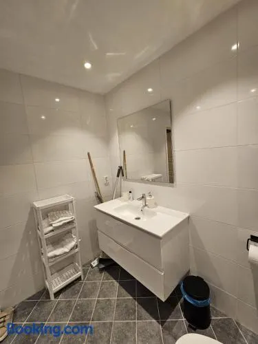 6-Bedroom Apartment with Scenic Views - Image 1