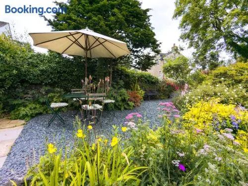 Rose Cottage - Garden, parking and near a Pub - Image 1