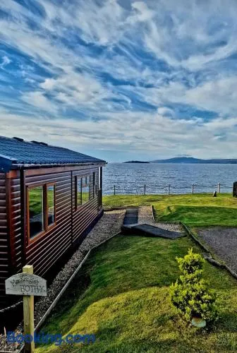 MacKenzies Bothy - SeaFront Cabin - Image 1