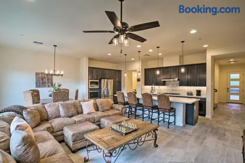 Pool + Rooftop Deck! Snowbird Escape in Scottsdale - Image 1