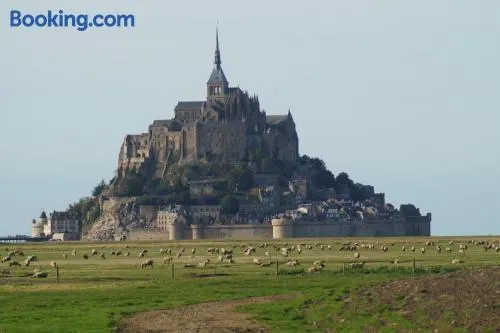 Auprès du Mont - Image 1