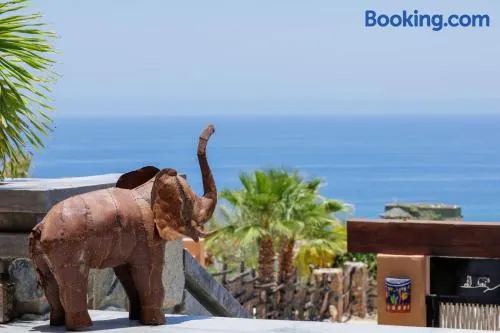 2BR with Stunning Ocean Views - Image 1