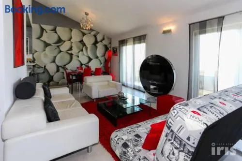Olive garden retreat - Image 1