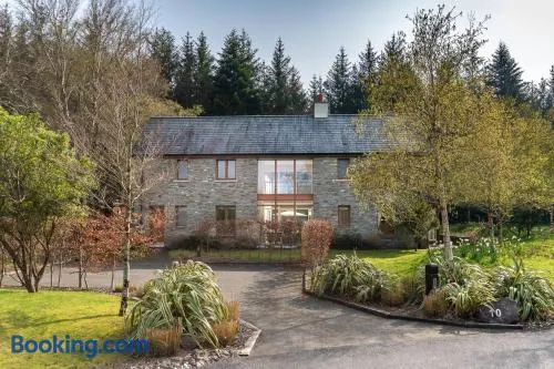 2 bedroom home in Kenmare with sea views to sleep 4 - Image 1