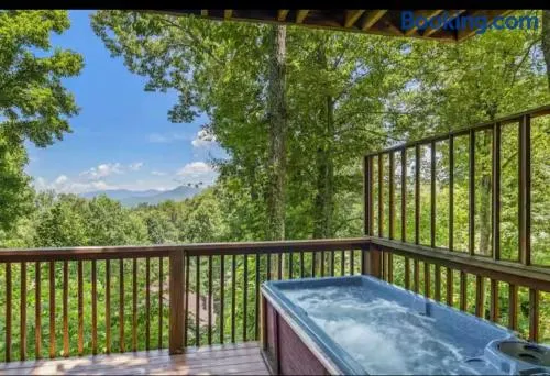 Breathtaking Mtn Views, Hot Tub, Sauna, Pool, close to Downtown! - Image 1