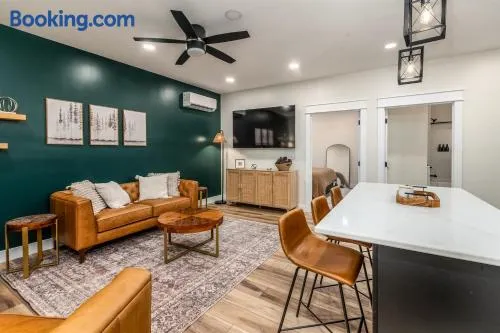 Walk to Downtown Restaurants, Full Kitchen - Image 1