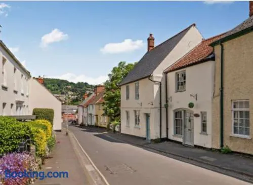 Carpenters Cottage Quirky home Seaside town - Image 1