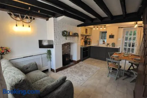 Little Green Cottage - Image 1