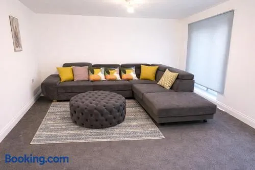 4 bed in Milton Keynes - Image 1