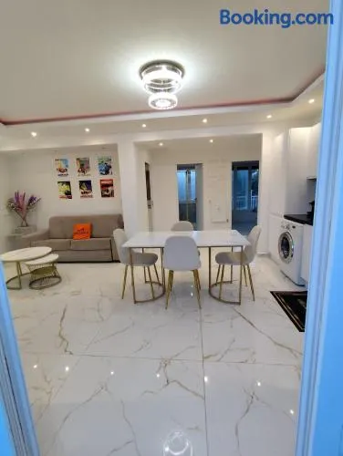 Cozy appartment downtown Nizza 2 Bedroom 1 min Beach 1 min tramway 10min airport air conditionner - Image 1