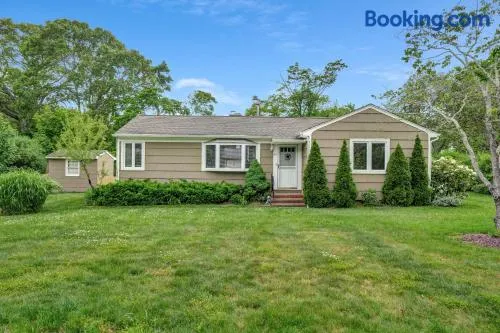 Charming Cottage in The Heart of the North Fork - Image 1