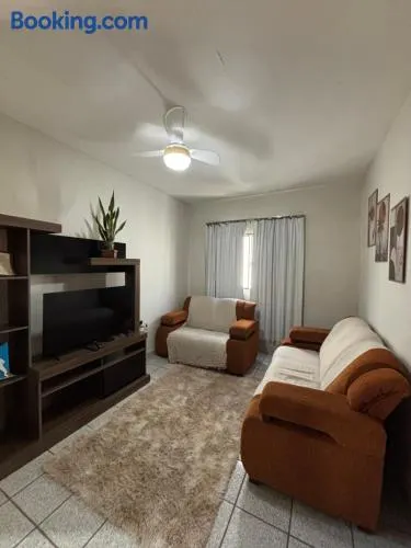 Apartamento amplo no centro de Aimorés - Image 1