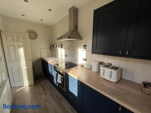 Glenesk Flat 2 with private courtyard - Image 1