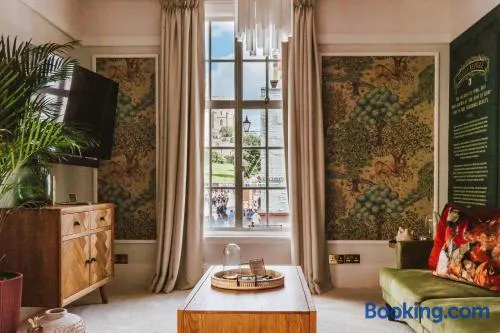 Luxury, Castle View Apartment Windsor Town Centre - Image 1