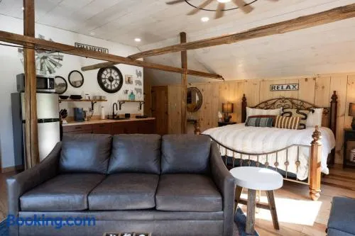 Couples Retreat - The HayLoft- Rustic Escape For 2 - Image 1