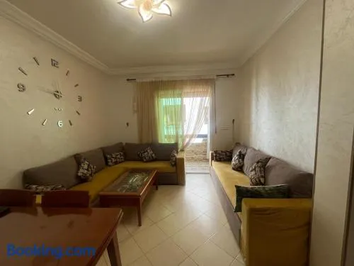appartement Anna 2 chambres et salon balcons de avec piscine bien situé au centre de oued laou - Image 1
