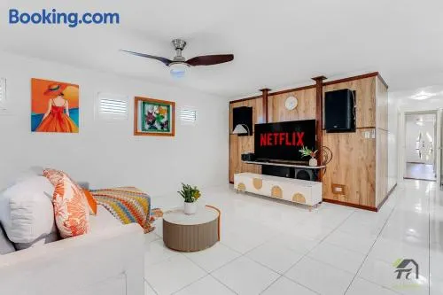 Quiet 5 bedrooms House located Springfield lake - Image 1