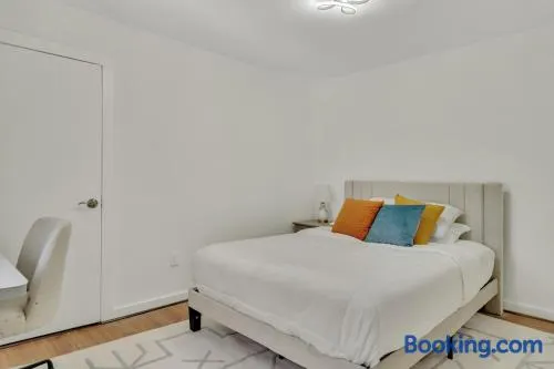 townhouse style two level apartment - Image 1
