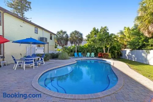 Beach to Bay Getaway - Image 1