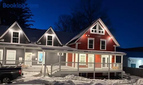 The Treehouse at 11 Gables - Center of Ludlow Village near Shopping and Restaurants - Image 1