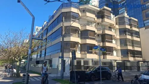 Apartamento a Beira Mar em Meia Praia - Image 1