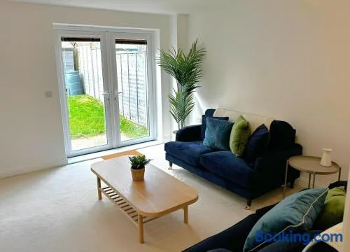 Andover Charming Three Bedroom House - Image 1