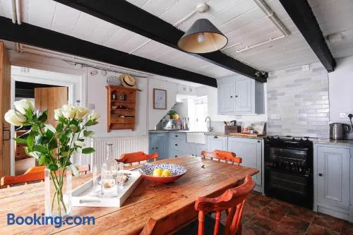 Crotchet Cottage near sandy beach at Porthbeor - Image 1