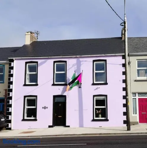 Liberty House - Bundoran seaside family & surfers holiday home - Image 1