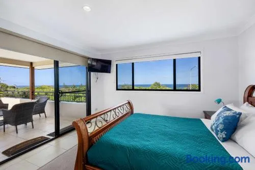 1BR Coastal Escape Studio Walk to Peregian Beach - Image 1