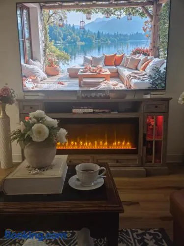 Brooklyn Luxury Suite - Image 1