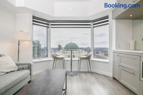 Modern 1BR with Breathtaking Yorkville View - Image 1