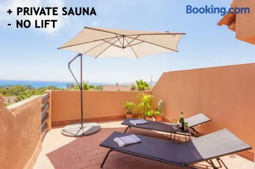 Fresh penthouse apartment with great sea views - Image 1