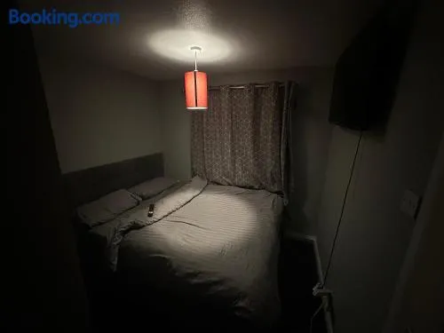 1 bedroom in 3bed house - Image 1