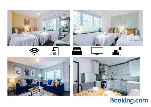 Stylish home - 5G wifi - FREE off-road parking - Sleeps 6 - Image 1