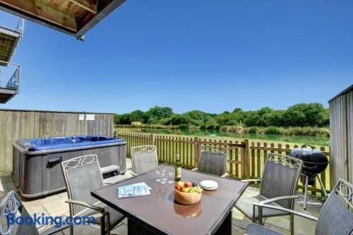 4 Bed in St Columb oc-p00498 - Image 1